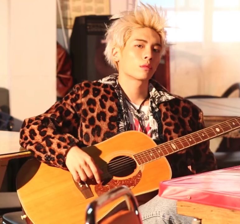 jonghyyun's tweet photo. so speaking of rocknee https://t.co/pfZ6Wg8m0w
