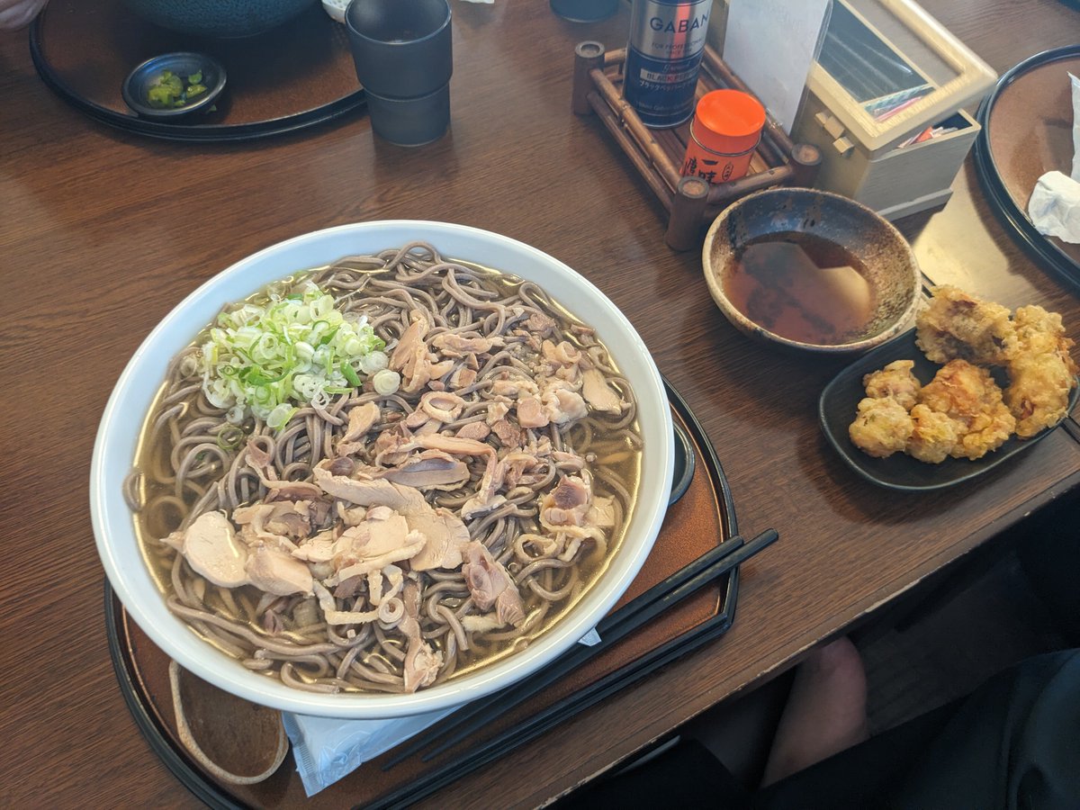UJIARMy's tweet photo. そば処ひろにて、冷たい肉そば 特盛 #menban
特盛は4.5玉らしい 相変わらず美味い https://t.co/VdlTGNS5d4