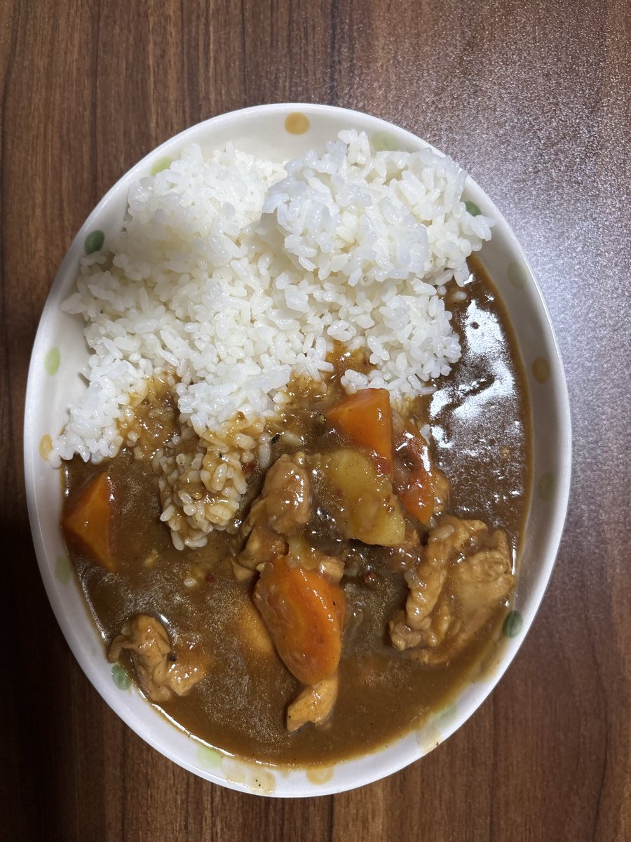 mohukirin's tweet photo. 自炊２日目　カレーです。
という投稿を昨日するのを忘れてました。

２日目にしてカレーって…
この自炊生活は大丈夫なんでしょうか https://t.co/8R1YReJPPr