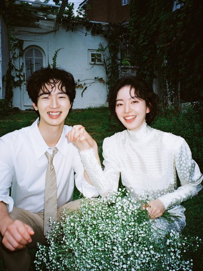 tang__kira's tweet photo. Jang Dongyoon dan Kim Seungyoon hari ini menikah

https://t.co/rldaacr3dr https://t.co/MpCt5rvrT7
