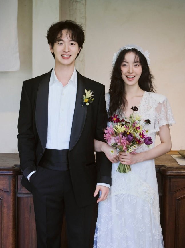 tang__kira's tweet photo. Jang Dongyoon dan Kim Seungyoon hari ini menikah

https://t.co/rldaacr3dr https://t.co/MpCt5rvrT7