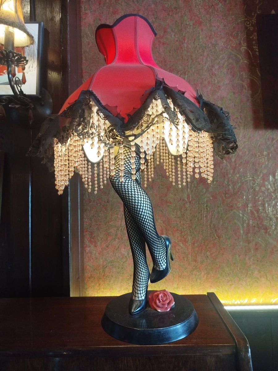 virtualh3arts's tweet photo. Burlesque red corset leg lamp ‧˚꒰💋୭ ˚. ᵎᵎ https://t.co/7qz3rAElMk