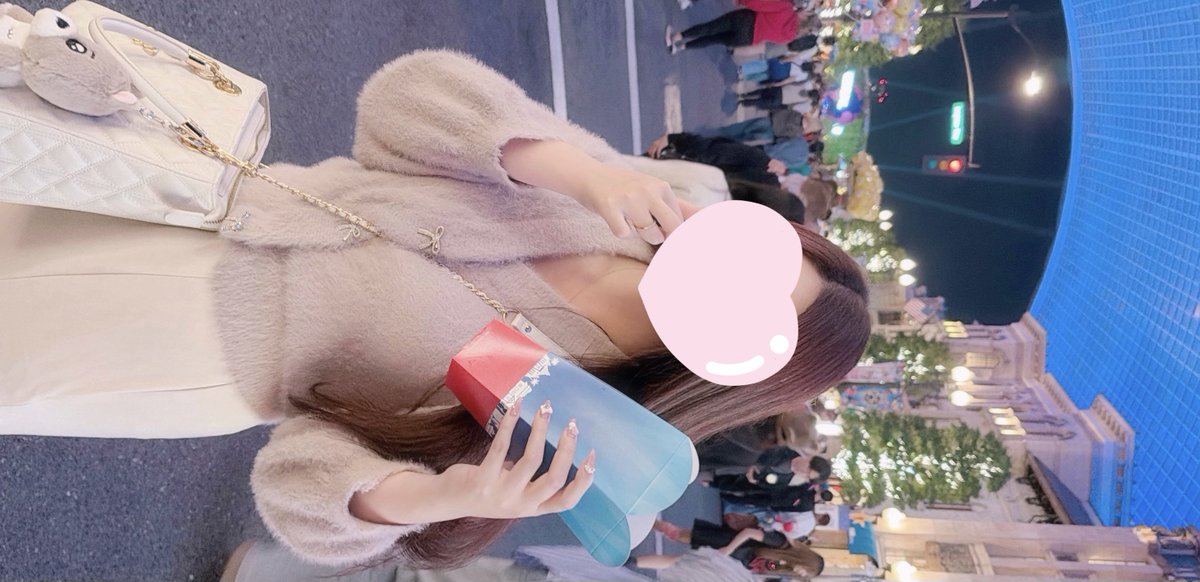 _jhn0317's tweet photo. 髪も巻いてないし、ほぼすっぴんみたいな顔でおともだちのホラナイおてつჱ̒^> ̫ <💖報酬はポップコーンでした🍿🌟（笑）柔道部に囲まれた時は人間として本能が出たねᶻz₍^_ ̫ _^₎ｗｗｗシアターのお外はこわかった✨✨また機会があれば行きたいです( ú ·̫ ù )💘 https://t.co/MFGd6OGbrk