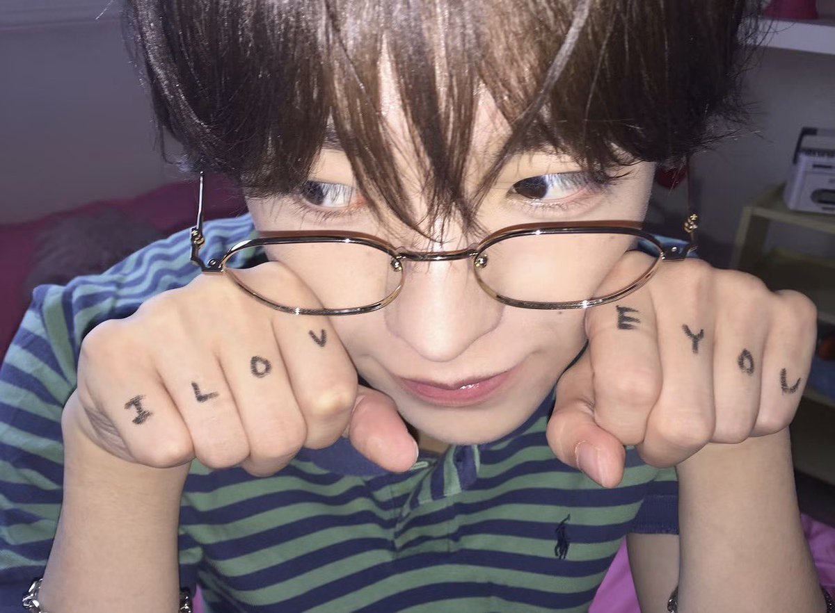 Yushi_pudding's tweet photo. 보면서도 믿을수없는 이번 앨범 유우시 컬렉션 https://t.co/bpmkP34M0J