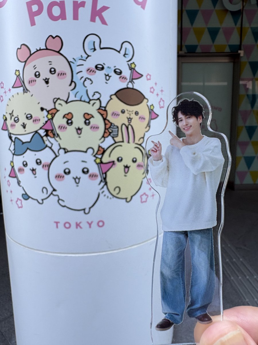 teruP2teru's tweet photo. グッズ販売開始が
【10月15日 21:00〜】に決定しました！

フィルムの供給状況により「お楽しみチェキ」の価格を変更しております、申し訳ございません。

FC会員限定商品については、2枚目の画像をご確認ください。

初めてのグッズ販売となりますが、どうぞよろしくお願いいたします！(1/2) https://t.co/qNxmtHRs7k