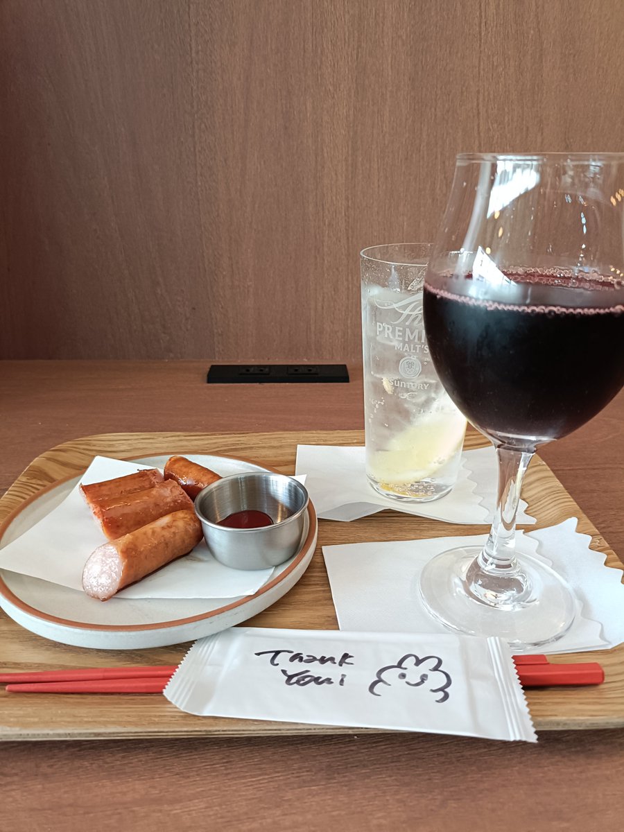 AYAITO2's tweet photo. 近所のカフェでせんべろセットなるものがあったので頼んでみました🍷 https://t.co/qvjK5Rlwpx