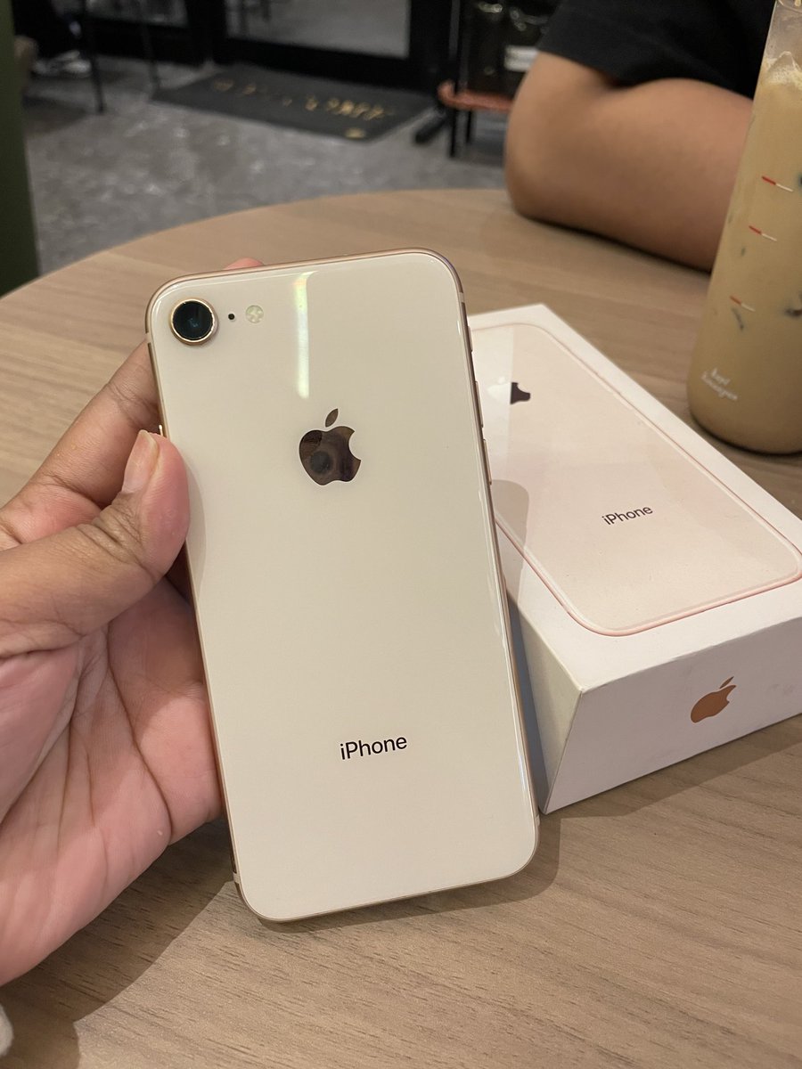 PapiS56352's tweet photo. Wts iPhone 8 64 gen iBox
No minus 
Open harga 1,1 
Detail dm 
#jualiphone https://t.co/DXKtus3Y6v