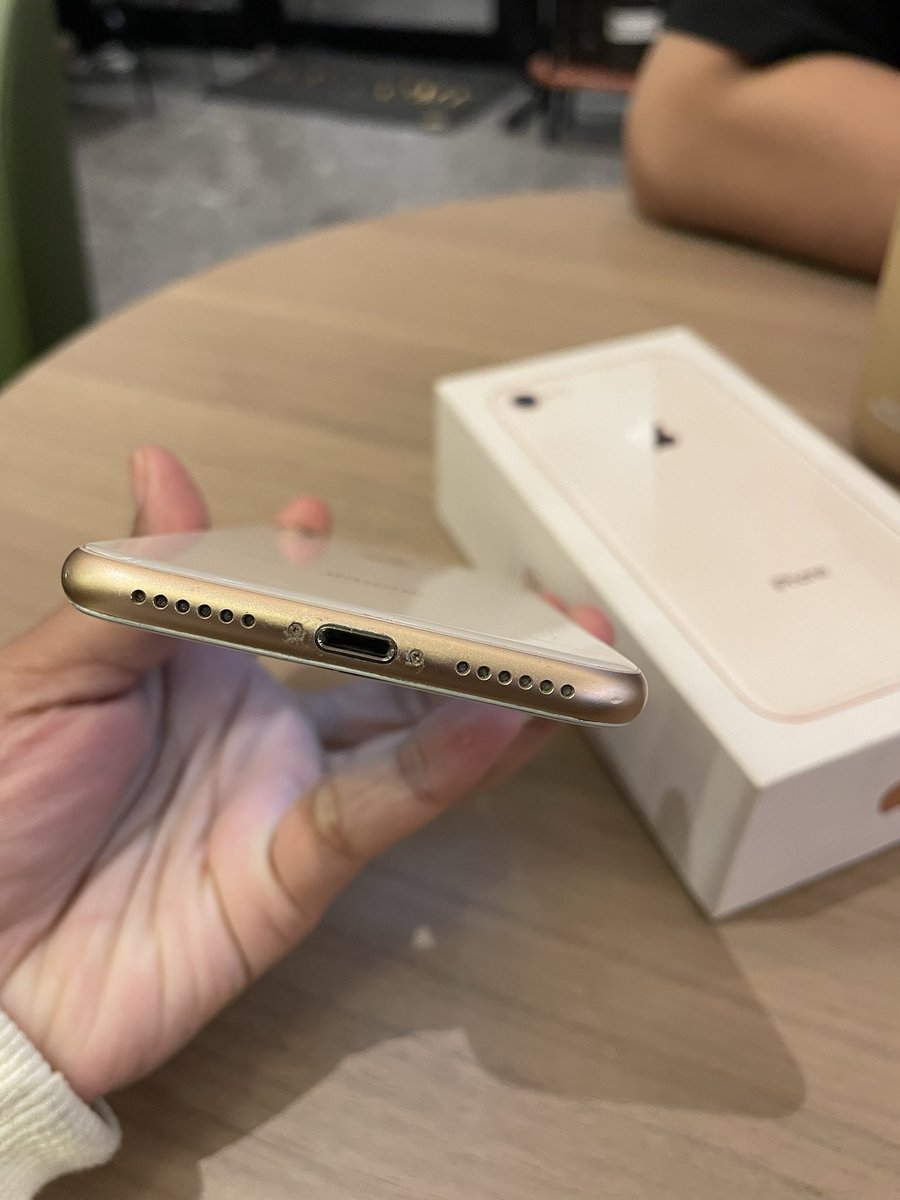 PapiS56352's tweet photo. Wts iPhone 8 64 gen iBox
No minus 
Open harga 1,1 
Detail dm 
#jualiphone https://t.co/DXKtus3Y6v
