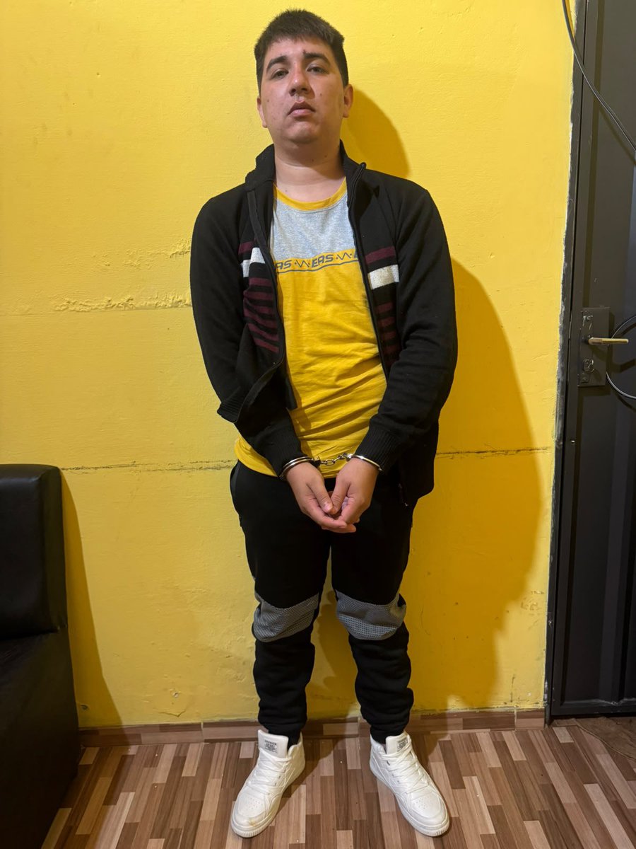 Raulbogarin's tweet photo. 🚨SE ENTREGÓ EL FEMINICIDA DE DEISY PAOLA.

-Aldo Alexis Duarte (26) se presentó en la Comisaría 20.ª Central, confirmó el comisario Ulises Portillo.
-Está señalado como autor del asesinato de su expareja, Deisy Paola Giménez Segovia (22), ocurrido el jueves en Lambaré. 

📍 Comisaría 20.ª Central, J. Augusto Saldívar.