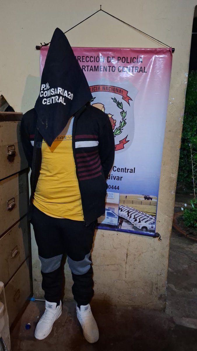 Raulbogarin's tweet photo. 🚨SE ENTREGÓ EL FEMINICIDA DE DEISY PAOLA.

-Aldo Alexis Duarte (26) se presentó en la Comisaría 20.ª Central, confirmó el comisario Ulises Portillo.
-Está señalado como autor del asesinato de su expareja, Deisy Paola Giménez Segovia (22), ocurrido el jueves en Lambaré. 

📍 Comisaría 20.ª Central, J. Augusto Saldívar.