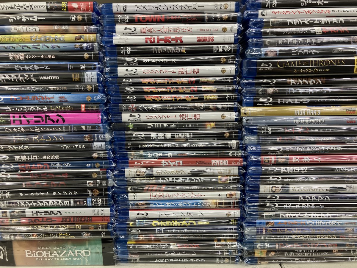 trader_dvdbd's tweet photo. 🎀本店2階DVD/Blu-ray入荷情報🎶

特価コーナーできました！(*^-^*)
洋画、邦画いっぱい出しました！

もちろん本日の7%オフセール
対象ですよ！
お待ちしております(≧▽≦)

#ブルーレイ #DVD https://t.co/ejxj9St09u