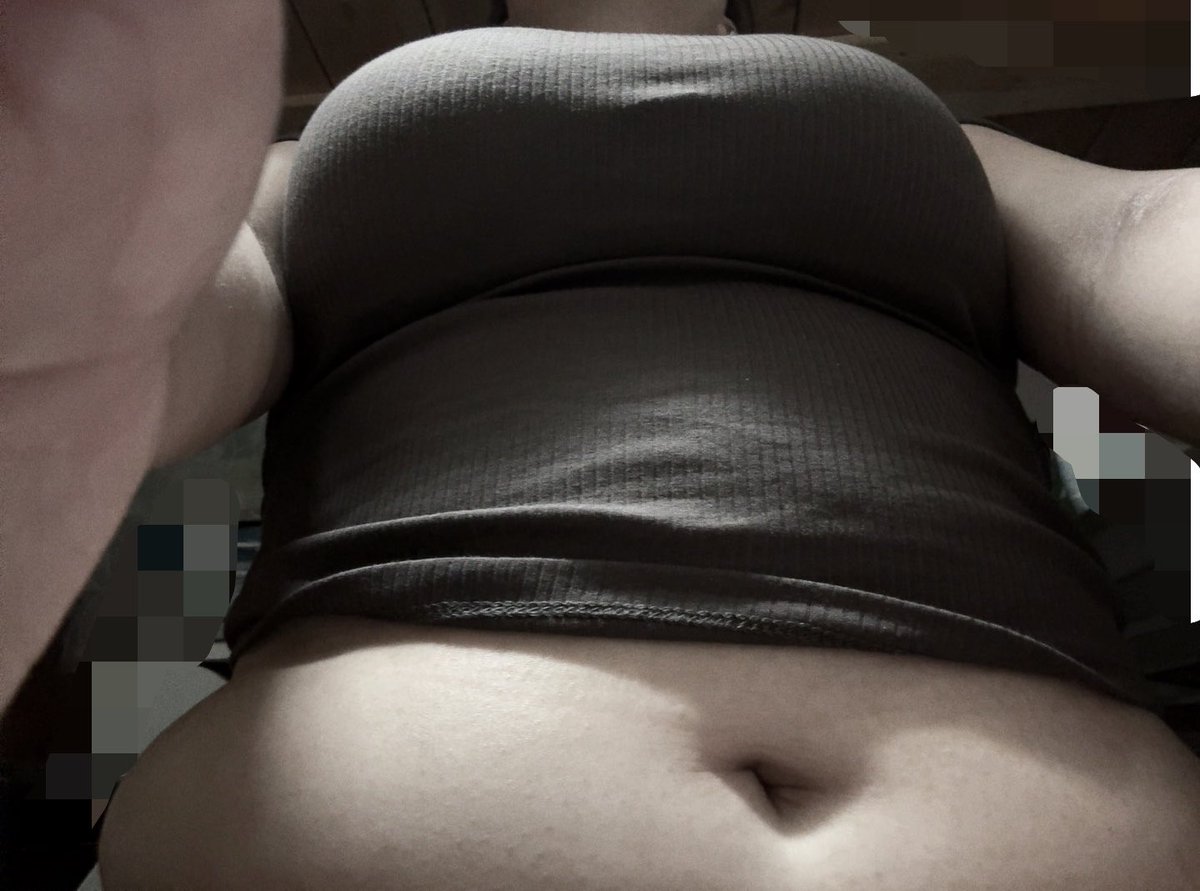 menongii's tweet photo. 뱃살을 잘 숨기는편
#비떱 #bbw https://t.co/9awjrfe8bl