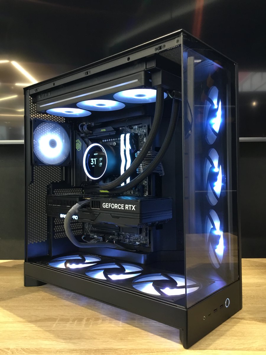 dospara_matsu's tweet photo. お客様ご依頼の #組立代行PC が完成😍

🔥構成はこちら🔥
🧠#AMD Ryzen 7 9800X3D
🎮#Palit RTX5080 GamingPro OC
🦴#MSI MAG X870E TOMAHAWK WIFI
🏠#NZXT H9 FLOW RGB+ CM-H92FB-P1

ご要望に合わせてPCをご提案！
ご相談は松山環状枝松店まで👍

#ドスパラスタッフ https://t.co/bdAIQtcjVo