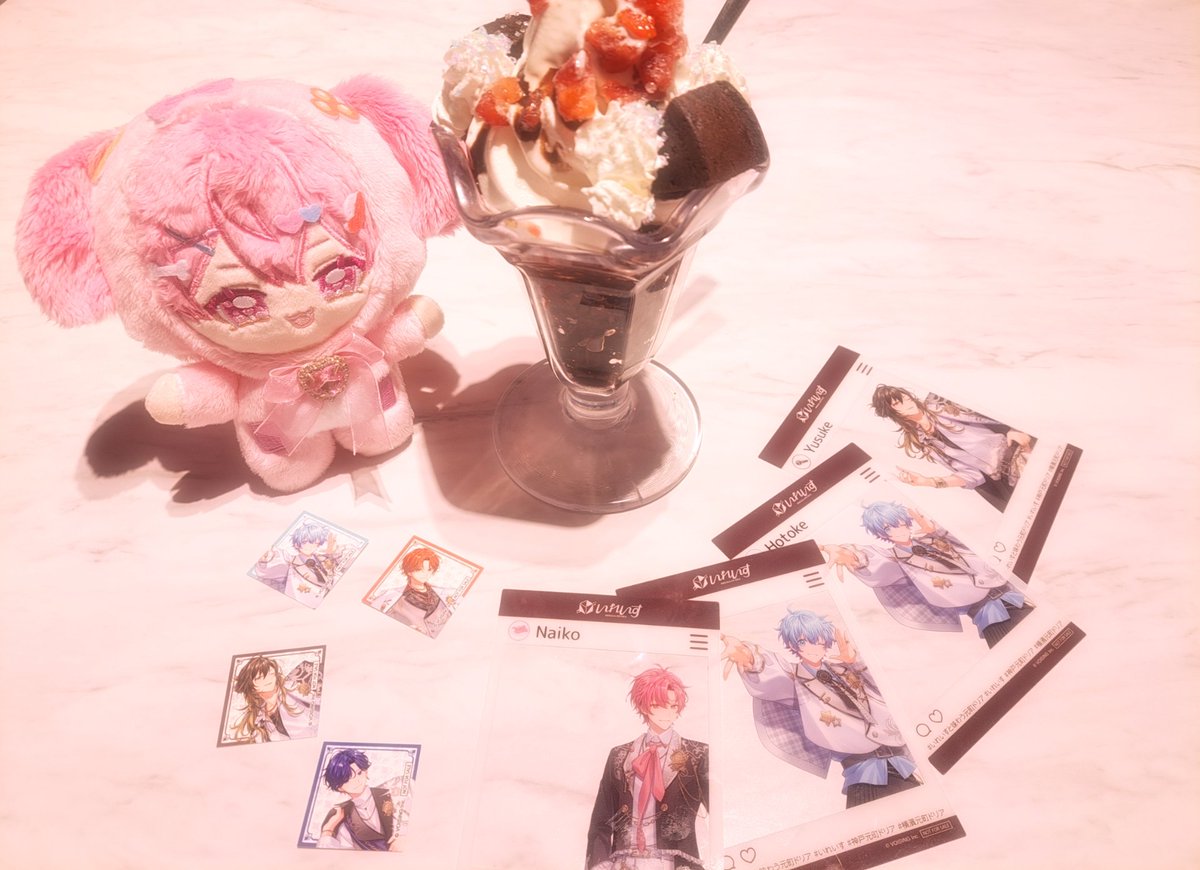 u_u_looq's tweet photo. ドリアもパフェもおいしかったですㅠ ̫ㅠ♡
 #聞いてよないこくん
#いれいすと味わう元町ドリア https://t.co/HsJZPwqEtv