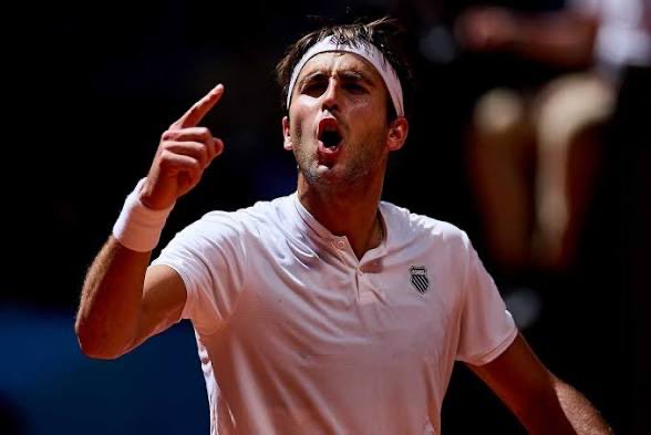 EbeySB's tweet photo. Tennis Best Play💰

Etcheverry ML (-150)🎾 https://t.co/kF1hBIqhLh