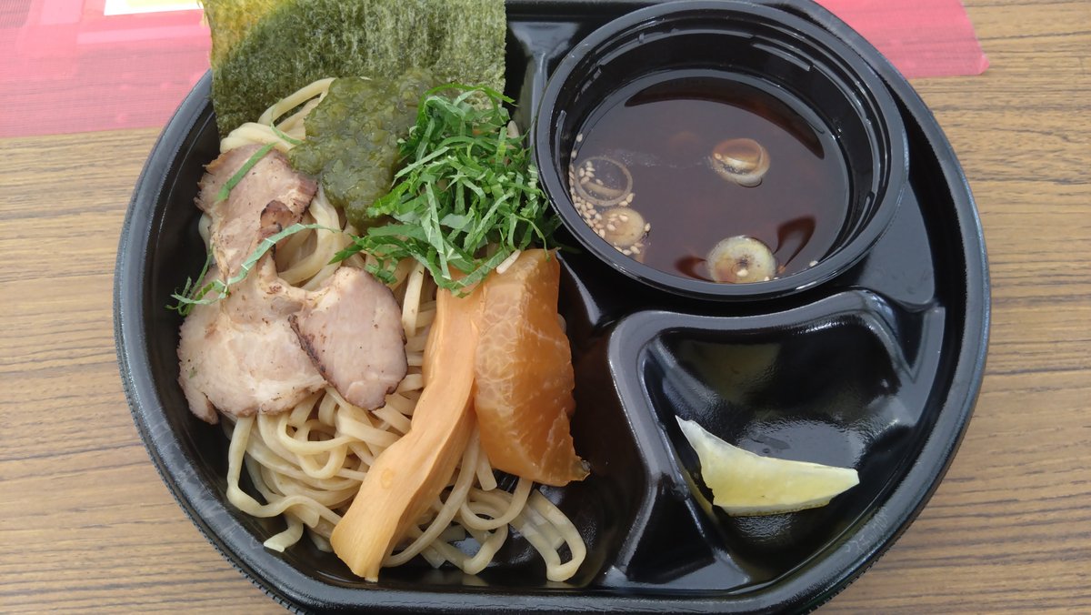 shiruko_465's tweet photo. ラー1グランプリにきたぜ！
今回は食べ比べ用のミニサイズが実装されて複数種類食べやすくなったのがとてもうれしい https://t.co/rqTQEOjBft