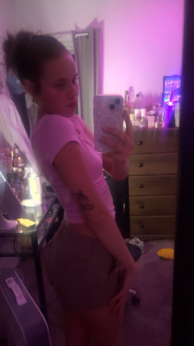 GoddedBrooklyn's tweet photo. get on your knees and do as i say https://t.co/Qk5HnthsmQ