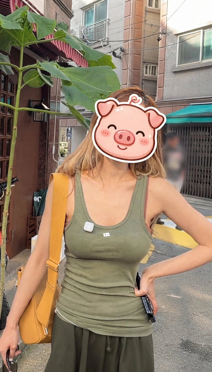 catpony11's tweet photo. Why are your breasts sagging so much??? Are you 70 yo? Without a filter you give off the aura of a granny. https://t.co/kCtEmS0r9M