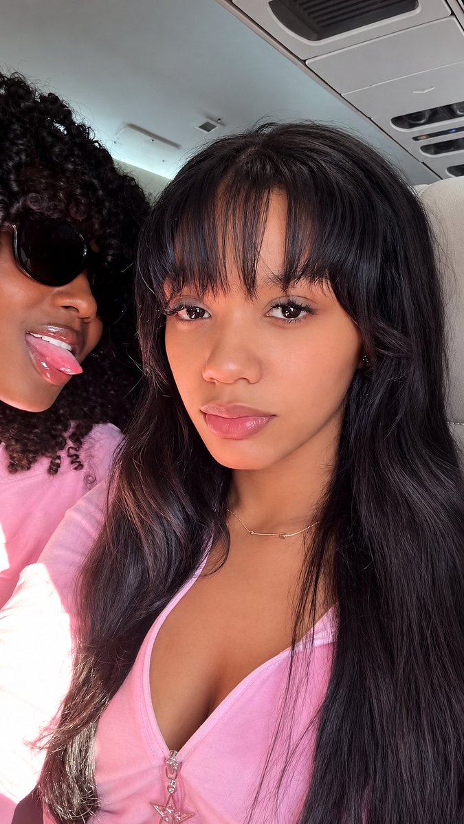 _moodboard1's tweet photo. Aniya &amp; Melanie https://t.co/t32I4SrD9E