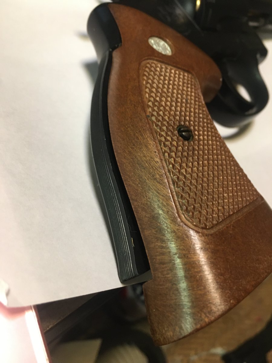 seamoom5's tweet photo. マルシン、M586。もうほんとにマルシンの最初のモデルの旧式のグリップは、最新のパワーカスタムにつきません。Xカートの旧式は、問題なくつきます。
ということは、ガスタンクの容量はリニューアルで変わったのでしょうか?
#マルシン #M586 #パワーカスタム https://t.co/e2BZlniPbh