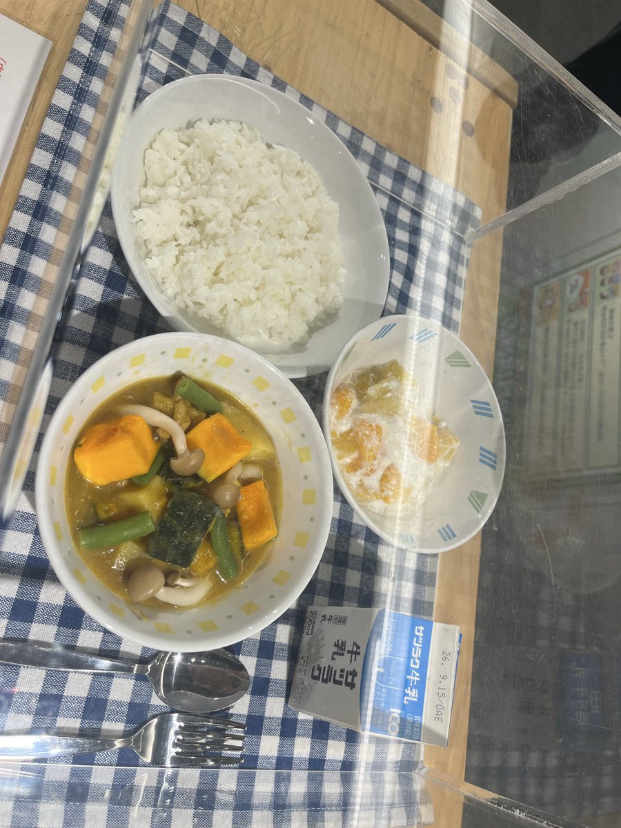 yueyuiyue's tweet photo. 札幌の給食をよく知らずに文句だけ言う方は、今日チカホでやってい���学校給食展に行ったらいいですよ。
適正量で盛り付けた、札幌市の給食を見ることができます。
比較されている自治体より食器が大きいこと、麺やパンの大きさ、悪質な撮り方をした写真より具が多いこともよく分かると思います。 https://t.co/dSs5FbFsNO