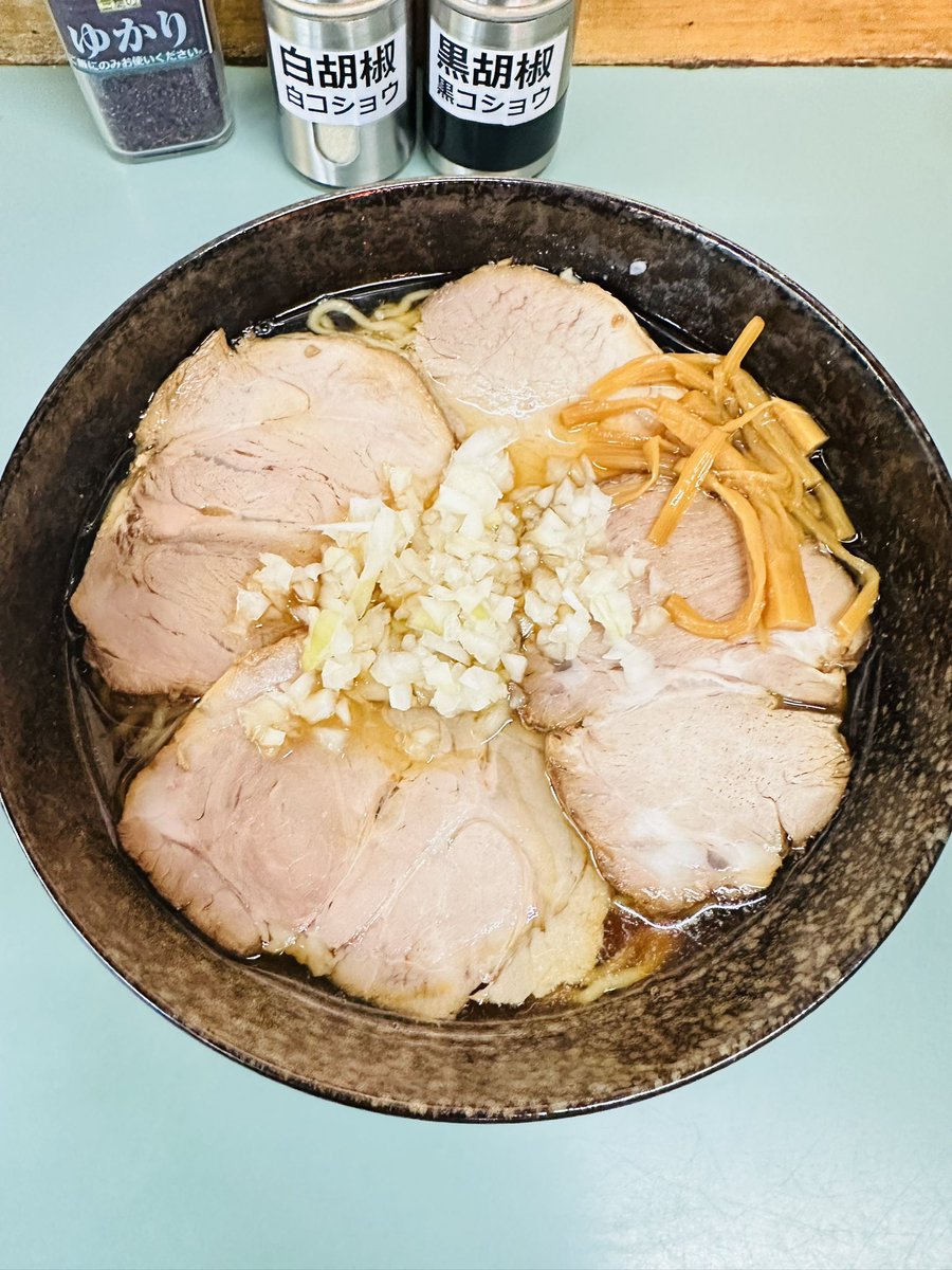 gangake's tweet photo. 今日のラーメン
福生　いぬい
チャーシュー麺大盛 https://t.co/xNNEU9NqzD