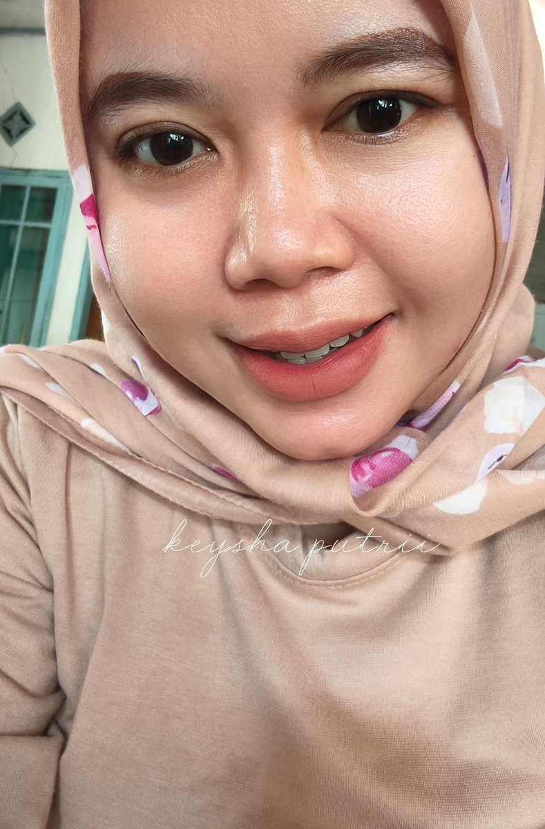CHestergmpf's tweet photo. Bikin sangee banget si anjing ini muka, so soan pake kerudung padahal memek ga cukup satu kontol😍😍🤤 https://t.co/yZdmMKhFtn