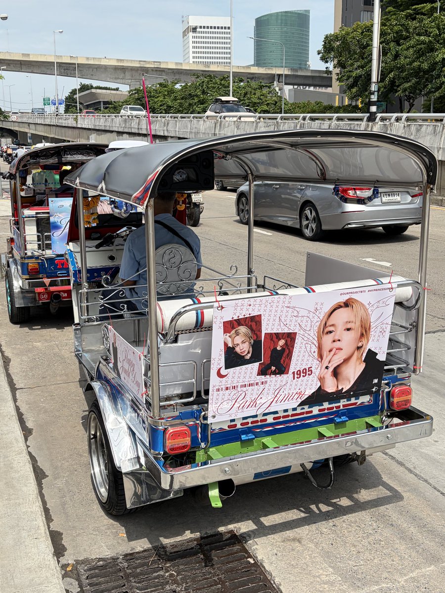 OurProjectBTS's tweet photo. ขยับมาจึ๋งนึงตรง Mrt พหลโยธิน ทางออก 4 นะคะ ทุกคน 🫡

#myprinceisjimin https://t.co/bzwa8HmMXW