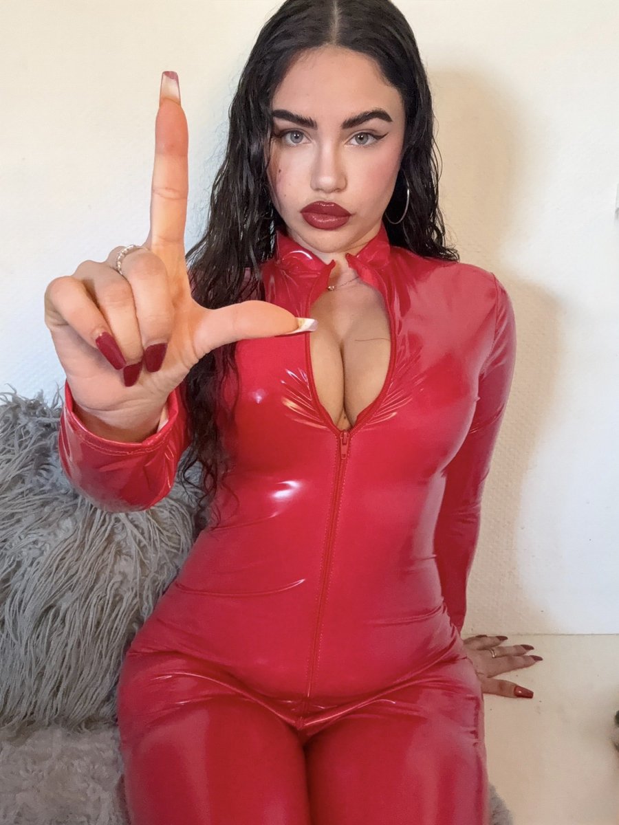 candypain944's tweet photo. Du bist nur ein Loser und darum völlig unsichtbar für mich. Die einzige Möglichkeit, dass ich dich wahrnehme, ist, dass du artgerecht abdrückst. 🏧💦 https://t.co/Rg7awLaaQg