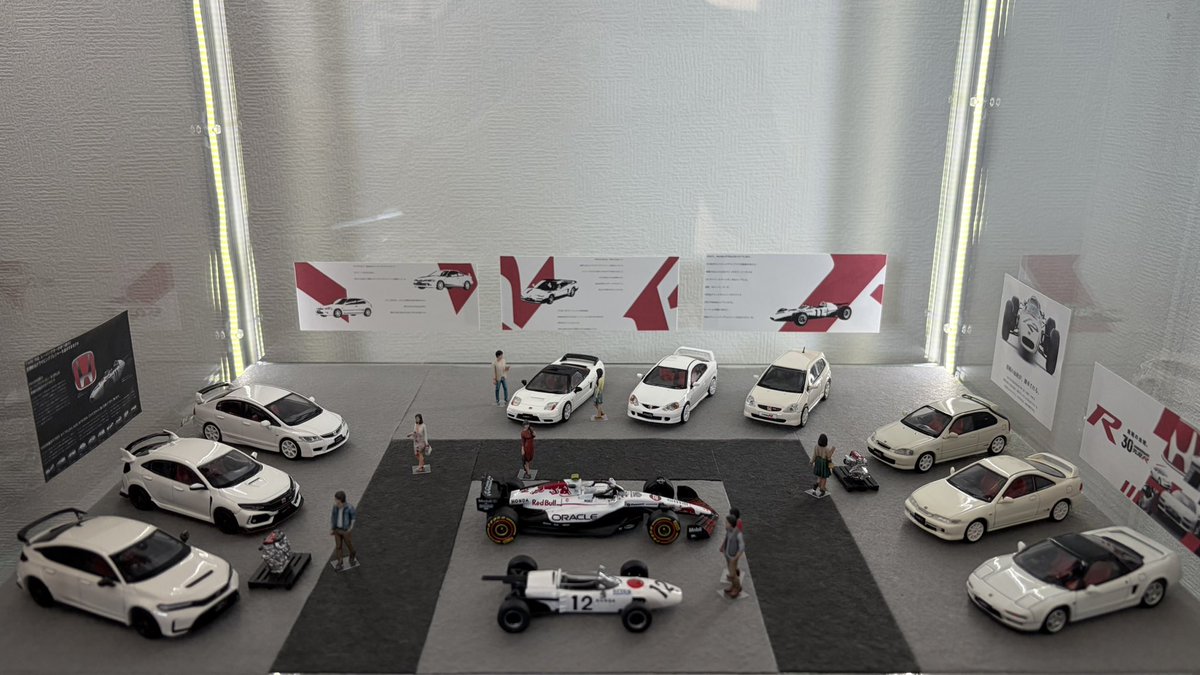 series_usa_700's tweet photo. 車のラインナップと展示ベースを少し変えてみた。 https://t.co/AsoudVFpQp