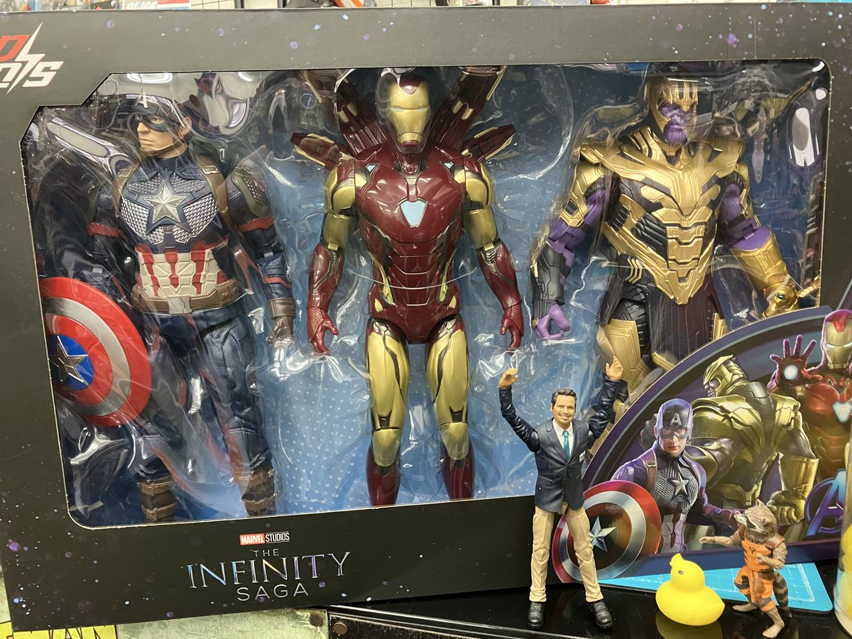 garimpeiro_toys's tweet photo. ド迫力！ドカ盛り3パック！

ZDトイズ
「インフィニティサーガ」シリーズ
“14インチ”アクションフィギュア
「キャプテンアメリカ、アイアンマン＆サノス」3パック！

全高約36cm！！

価格もびっくり、これでなんと
¥6,600(税込)！！

※お取り扱いは店頭のみ。 https://t.co/Sctug8NWN3