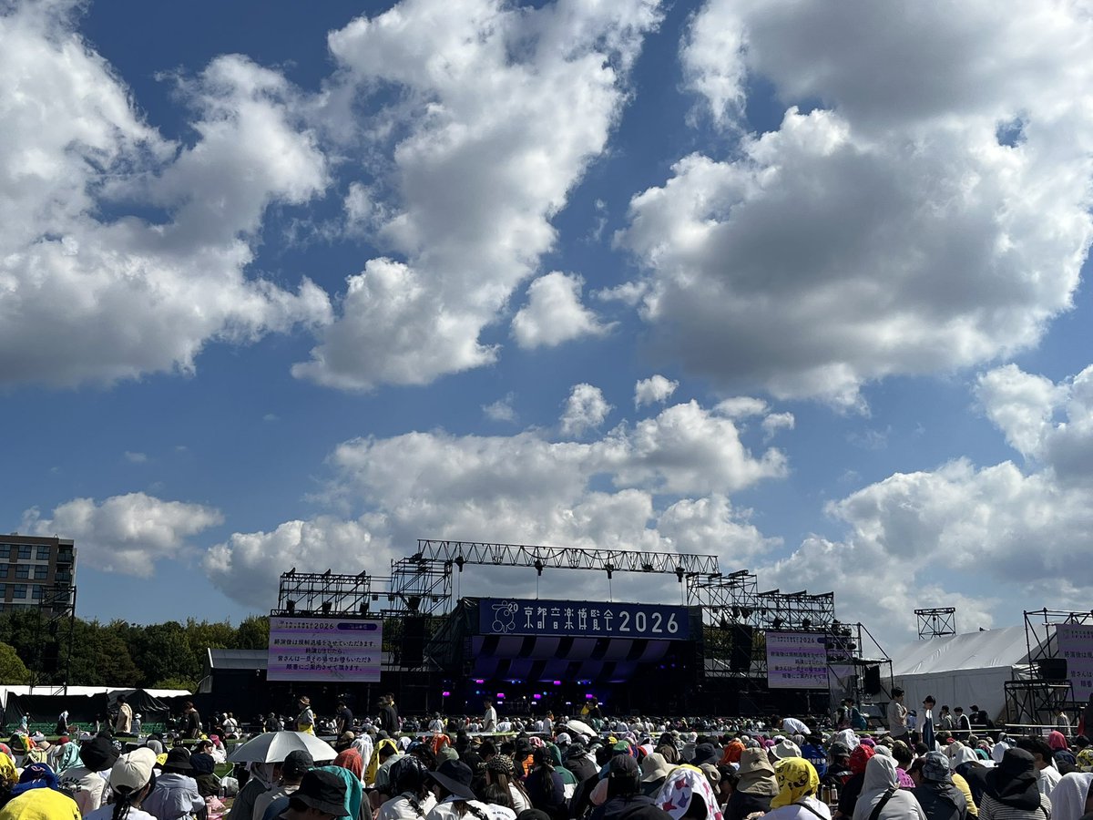 J_PMUSIC_LIVE's tweet photo. 京都音楽博覧会2026 🎚🔊爆音を体感せよ！ここだけの生中継中！

🎤 出演 
くるり
indigo la End
Suchmos
マカロニえんぴつ
宮本浩次
Homecomings
Rimba

🔗 ライブ配信／リプレイ📸➡️ https://t.co/a7FXfjCRFB

#京都音博2026
#京都音楽博覧会 https://t.co/9ELPrn2u4b