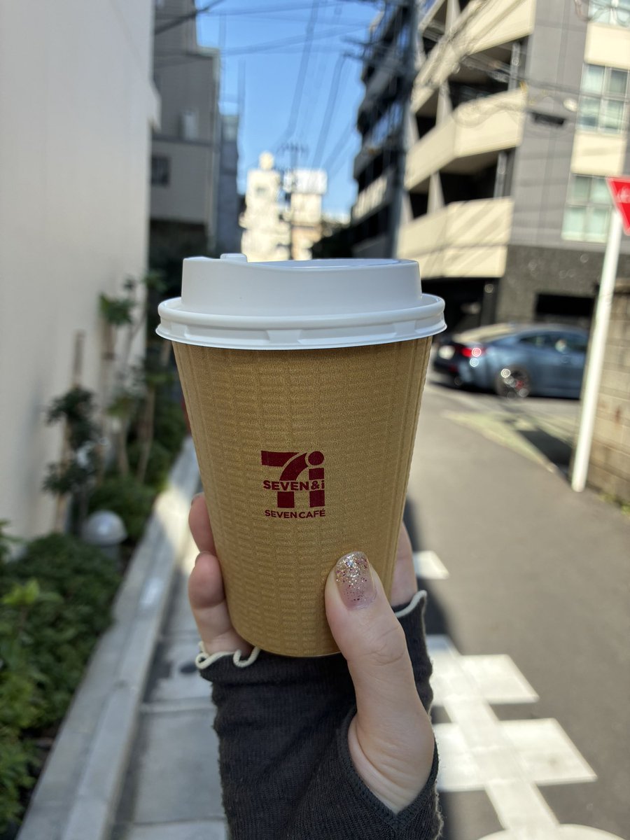 pancake114114's tweet photo. 土勤ちゃんなので自分へのご褒美にセブンのミル��ティー買ったんだけど
職場着いた頃にはぬるくなって、失敗してしまいました︎；；笑

そして最近お腹大きくなってきたからなのか、歩くの遅い🥲笑 https://t.co/RfAg2J4WiD