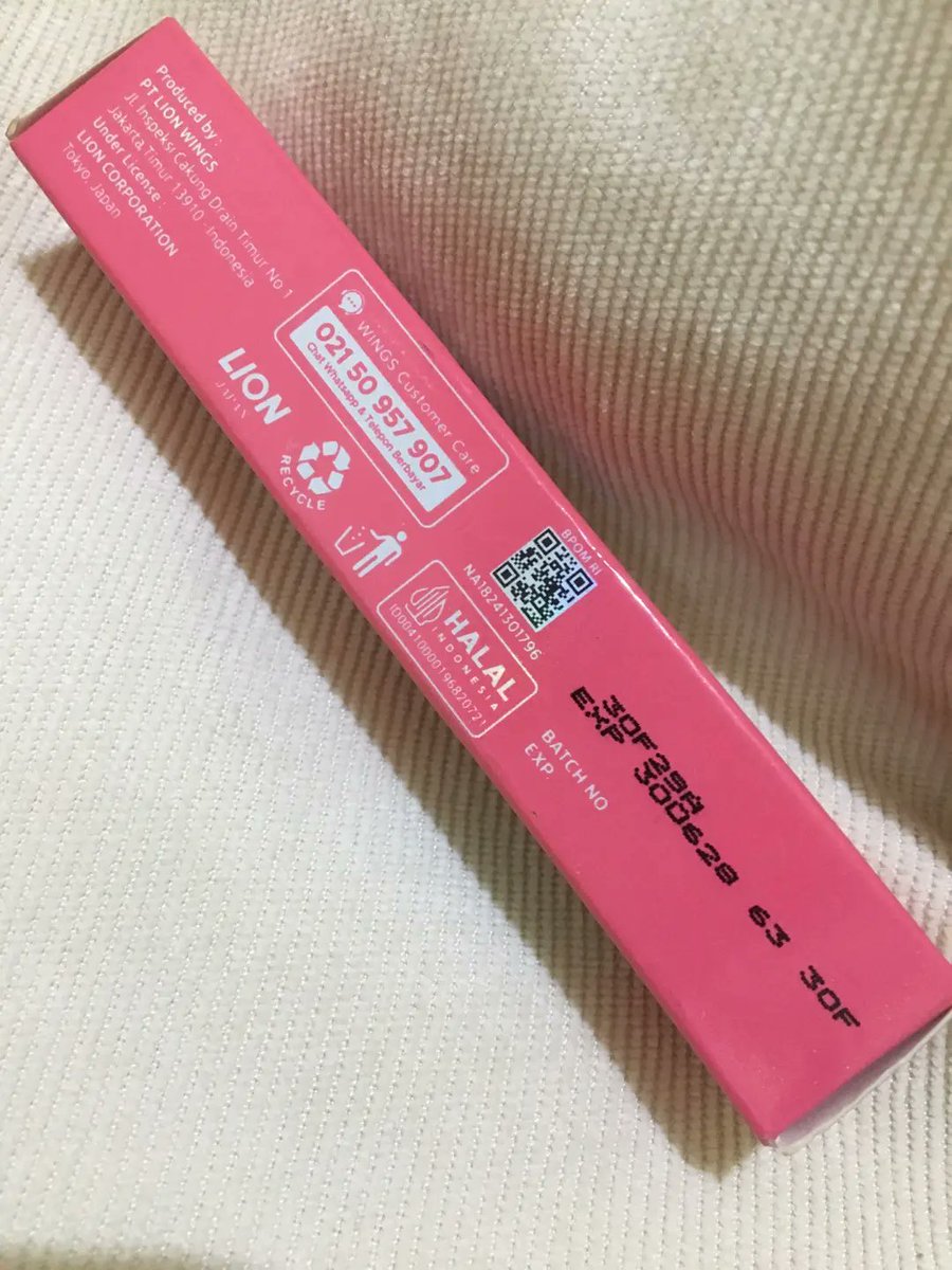 njunnieeeeee's tweet photo. yuk ditake lippie azzura shade 01 NEW sealed 25k, free press on nails<3 https://t.co/P7X8cI0Omm