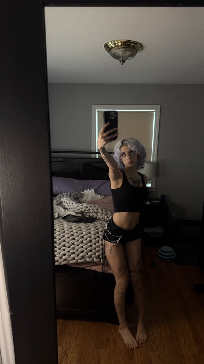 brittanyvellae's tweet photo. okayyy… who told me i was allowed to look this good on camera? 🤭 https://t.co/FpBrZ4U9nw