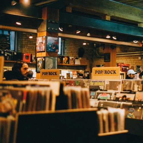 MusicNewsWeb's tweet photo. ICYMI: Record Store Day UK and Breed Media launch search for best unsigned talent - #BreedMedia #RecordStoreDay @recordstoreday #RSD25
Read the full article here: https://t.co/OYJT5yRAA4
More on https://t.co/Nc9dBNSBtL https://t.co/0xymKAh3QT