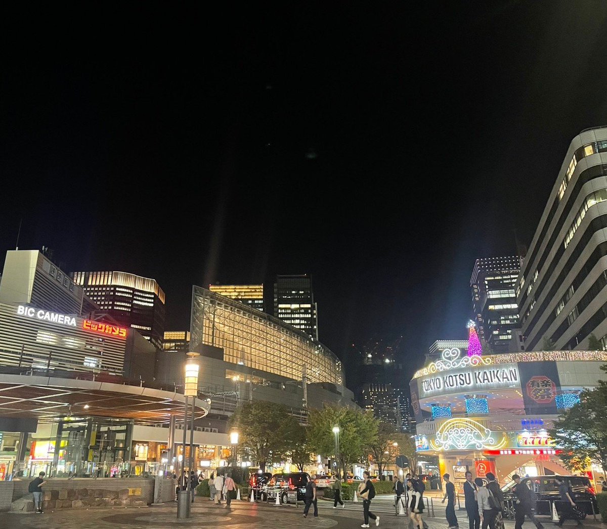 deguchiofficial's tweet photo. 有楽町は大にぎわい早々に脱出💨さよなら江戸〜夕べは楽しかった。 https://t.co/t3VWE9ar5Z