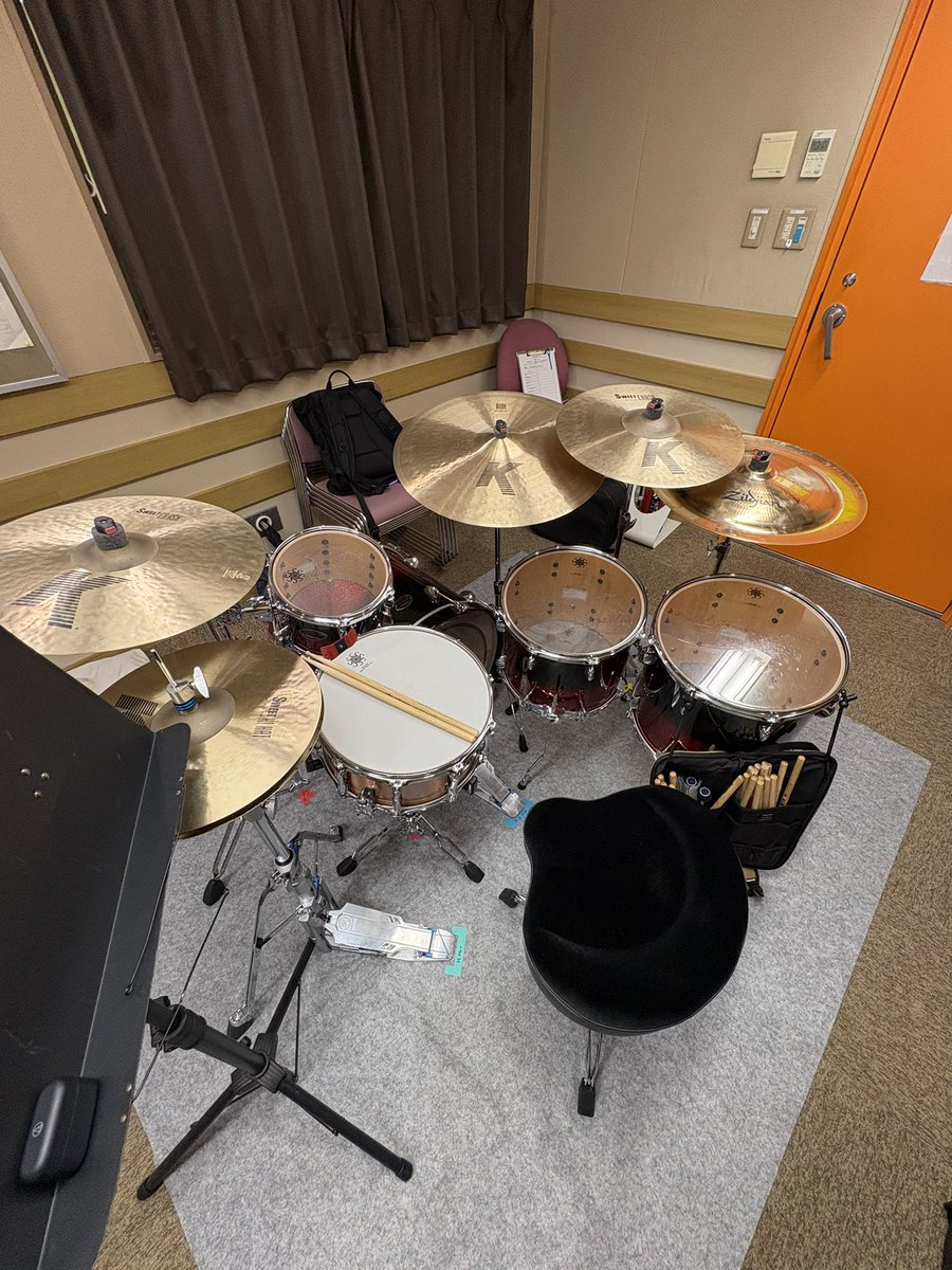 shrshr0164's tweet photo. 今日は世間は花火大会😳
ですが本番に向けてせっせと仕込み
そういや今日はドラムの日でしたね👏
昼はドラム
夜はプレイバックフェス花火大会
音楽三昧になってしまいました🤣
どの子もいい音がしていて頼もしい✨
大きな喜びです😌
#ドラムの日
#SAKAE
#mdrums
#舞鶴
#playbackfes https://t.co/YmQ3uazdgb