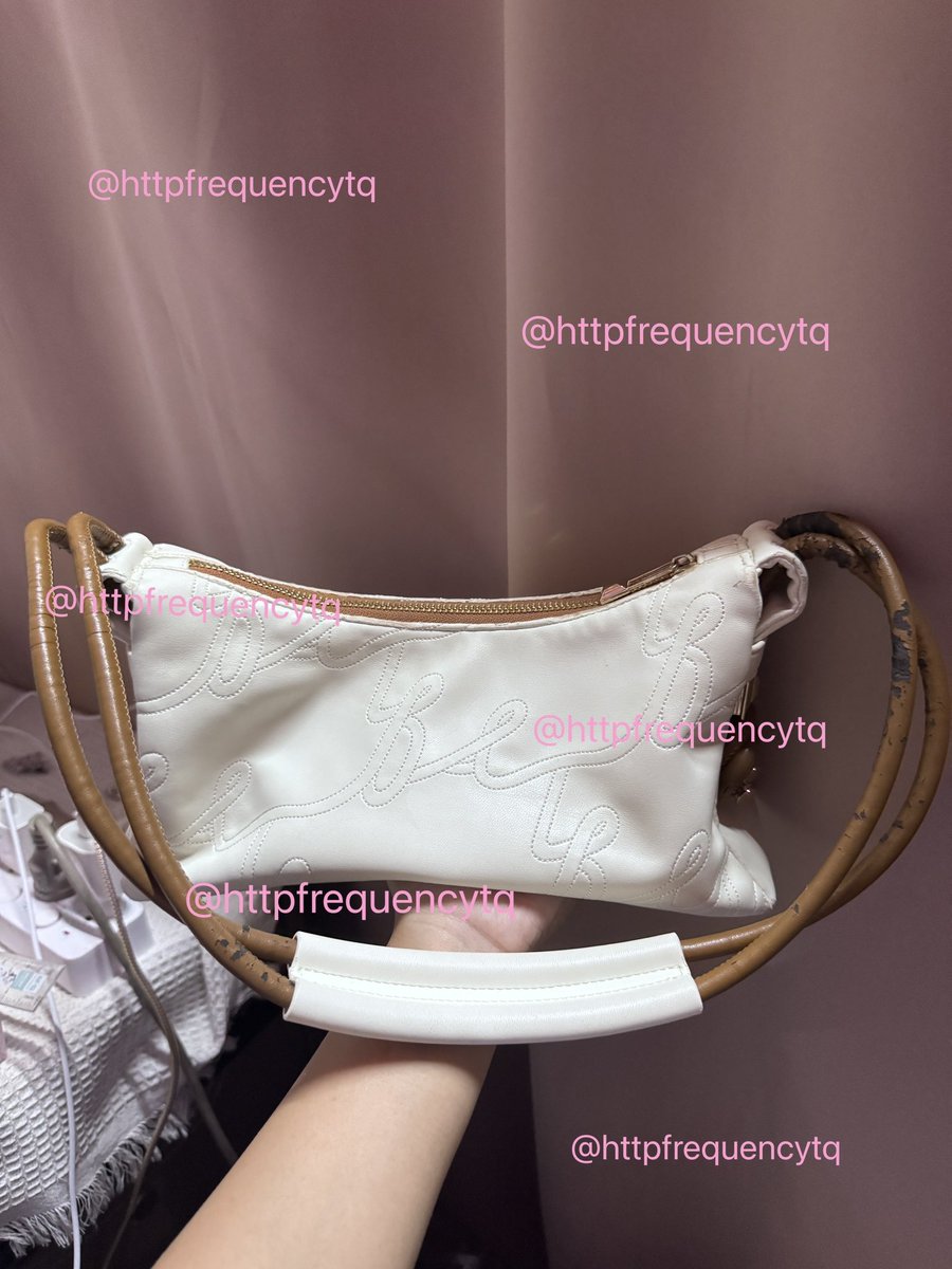 httpFrequencytq's tweet photo. ส่งต่อ Atreasurebox cookie knot
Size M
400._ รวมส่ง

มีตำหนิตามการใช้งาน  สายลอก
อุปกรณ์ครบกล่อง การ์ด เพิ่มเติมได้ค่ะ สะดวกโอน/รับ ลดได้ค่ะ
#atreasurebox
#ส่งต่อatreasurebox #กระเป๋าatreasurebox
#ส่งต่อ #โล๊ะตู้เสื้อผ้า #ส่งต่อเสื้อผ้ามือสอง https://t.co/rwn8hM7PLM