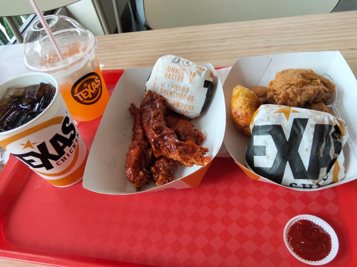 Miaravenglsta's tweet photo. Makan Siang di Texas Happy Lunch 😋 https://t.co/53po7LEBrn