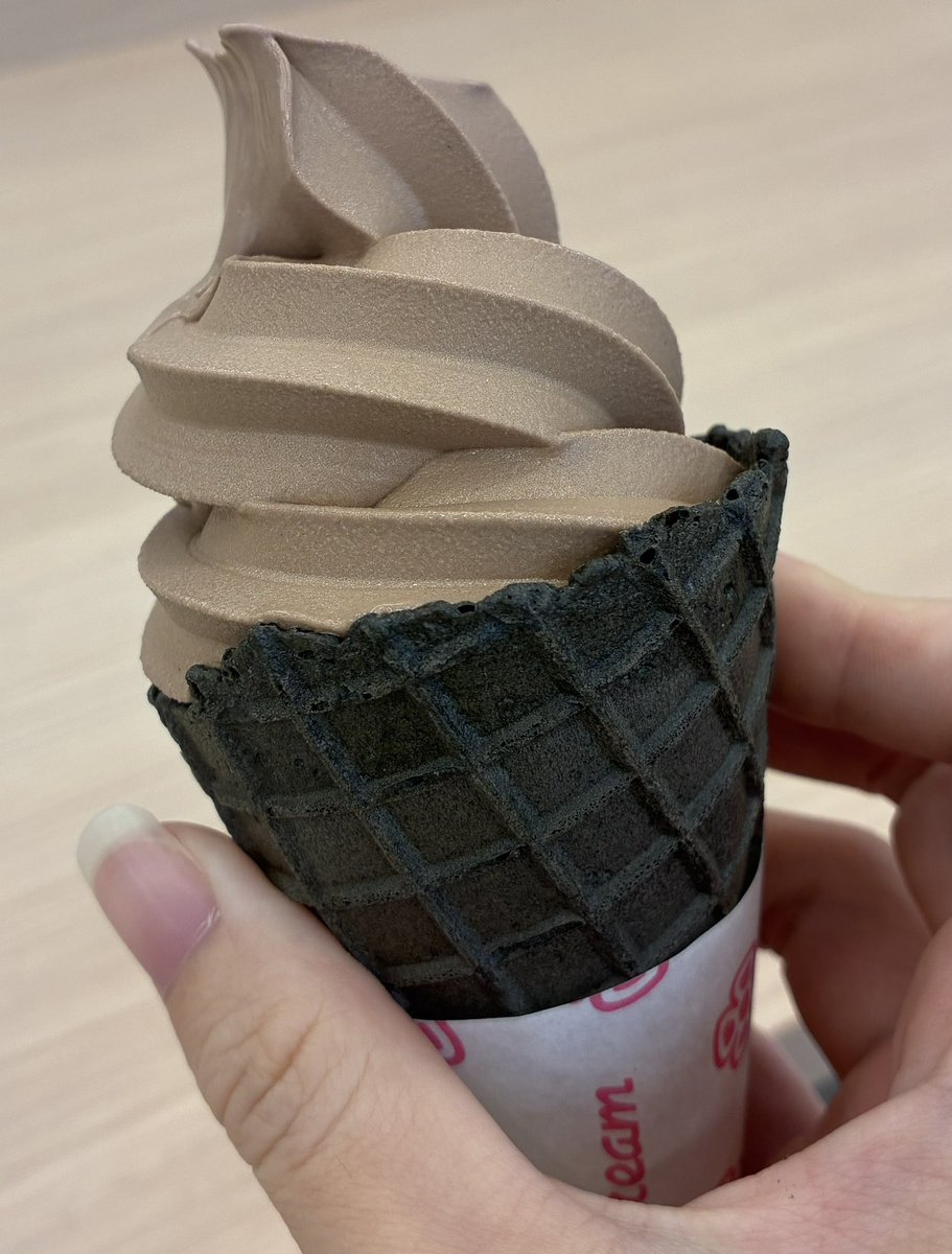 ta_ta_06's tweet photo. ビックカメラ池袋西口IT tower店の2階でソフトクリームが食べれるって教えてくれた人、ありがとう https://t.co/53CfymZ5GV