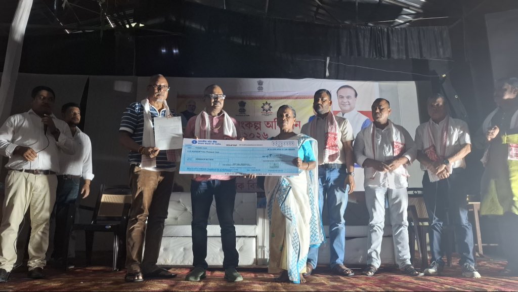 Mrinal_MLA's tweet photo. প্ৰধানমন্ত্ৰী পোষণ শক্তি নিৰ্মাণৰ অধীনত ৰান্ধনী-সহায়িকালৈ চেক আৰু প্ৰশংসা পত্ৰ বিতৰণ কাৰ্যসূচীত অংশগ্ৰহণ কৰোঁ ।
#SevaSankalpAbhiyan https://t.co/v836Pfcwhy