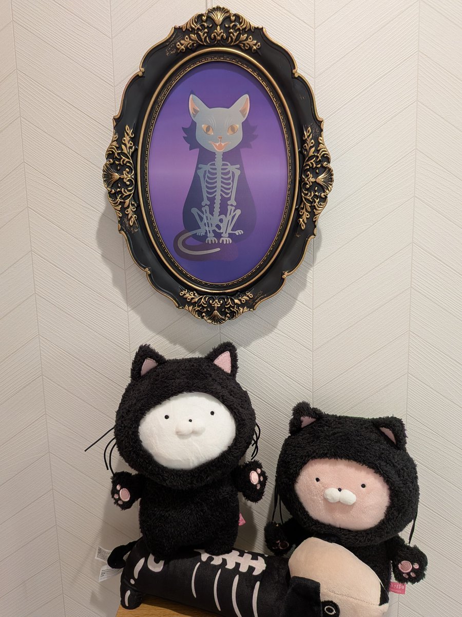 SwimmingRadio's tweet photo. 飾りをハロウィンに換装中 https://t.co/zXjPhgZi0H
