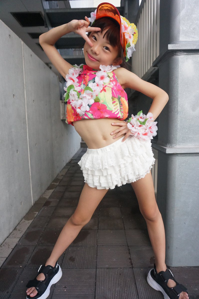 macaiclub's tweet photo. 撮影会時代から推しのかんなちゃん｡
ダンスで鍛え上げられた腹筋が見事｡
ハワイアンなお衣装がとてもcute｡
2026.9.13 神戸市ハーバーランドで
リクエスト撮影させて頂きました｡
@10kankan23 
 #柑奈 #かんな #8歳 #リク撮
#キッズモデル #キッズダンス
#美少��� #ポート���ート #被写体 https://t.co/j3JTtyChdB