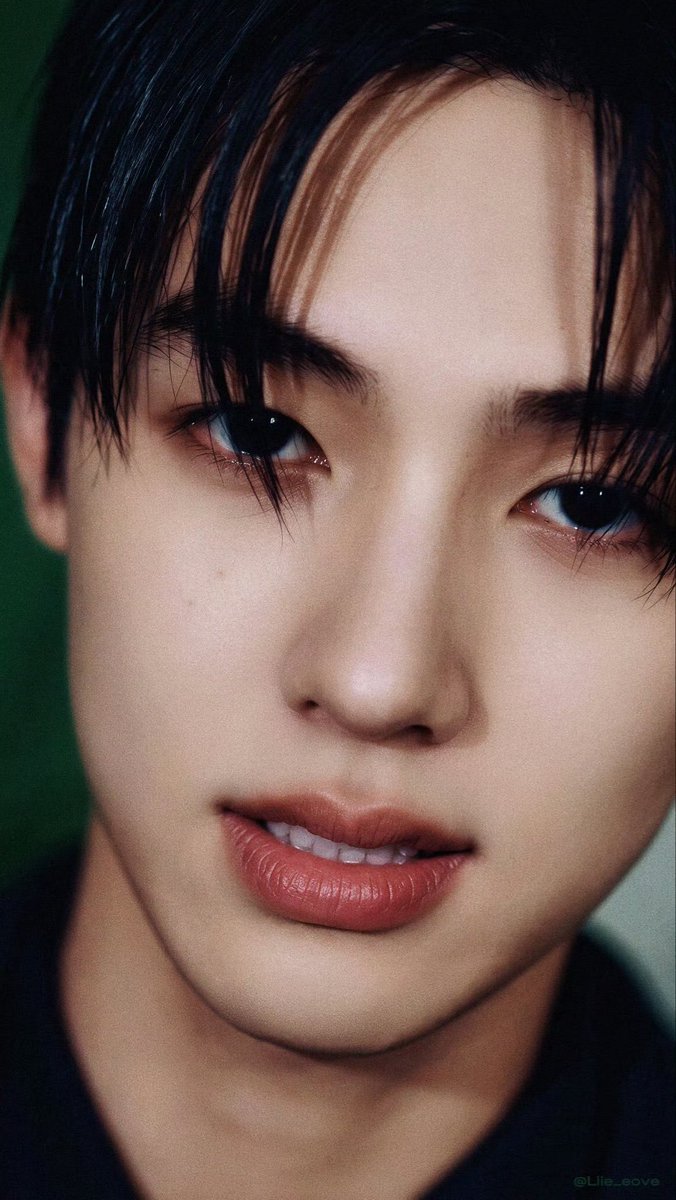 eomseong0113's tweet photo. @Seonghyeon_CN @Eomra_frv @cortis_bighit @LouisVuitton EOMLUXE matches SEONGHYEON’s innate grace, EOMFLUENCE draws global eyes, EOMPHORIA celebrates this wonderful fashion encounter.

SEONGHYEON MEETS LOUISVUITTON

#SEONGHYEONxLV
#SEONGHYEON #성현
@cortis_bighit @LouisVuitton https://t.co/JAOD2iCPWR