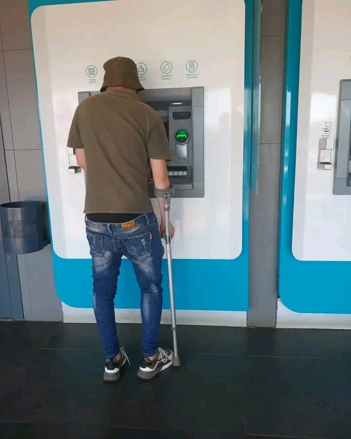 KasiboySA's tweet photo. Money can change people 😭 https://t.co/TOXPs14nEy