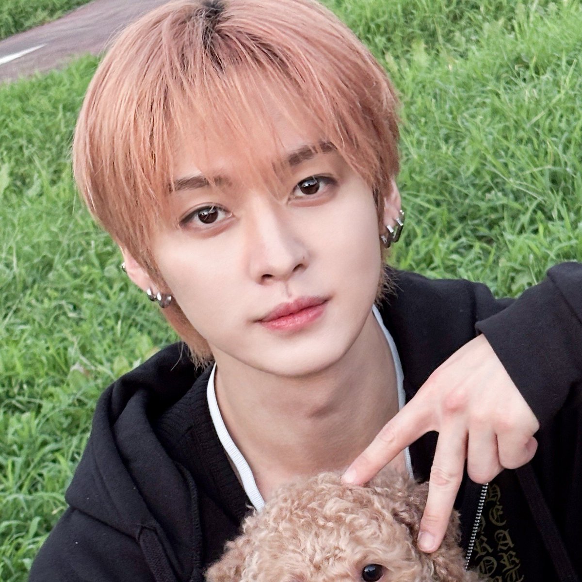meepknow's tweet photo. he invented having eyes https://t.co/t9CVxXBNq2