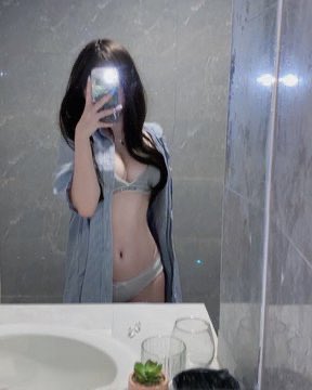 EwNgmn's tweet photo. 睡醒了，继续继续！！！😂 

谁要看我刚拍的福呀？？？

多来锐评一下，看完不许讲我福黑嗷… https://t.co/CAy8JFrUZ9