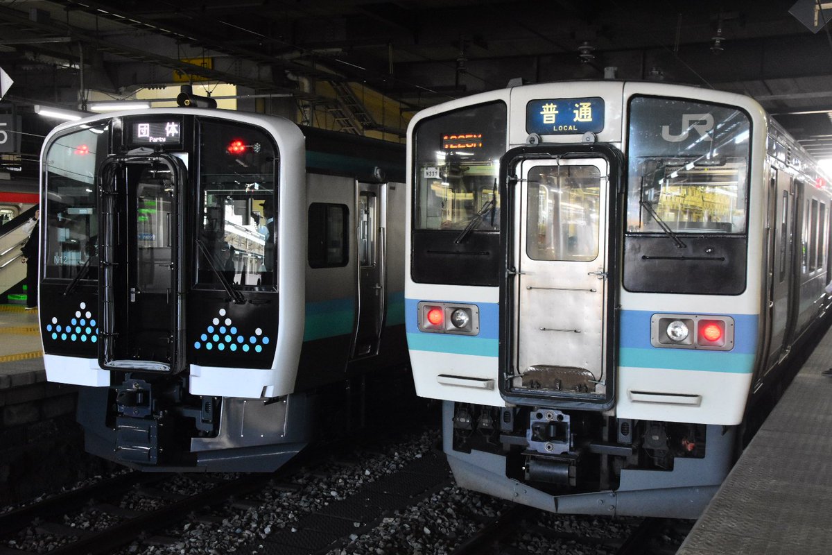 odphotographer's tweet photo. 2026/10/10
『E131系 乗車体験・放送体験イベント』@長野。
(E131系200番台 ナノN12編成)

長野駅 5番線にて実施。
団体方向幕で、車内LEDには何も表示されず、社内見学してる人も殆どいません。
置き換え対象である211系等との並びが、ここでも見られました。 https://t.co/7sdnivqEt9