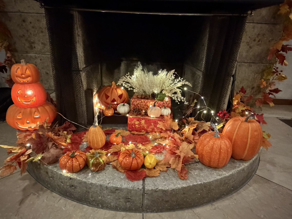 hotel_gv's tweet photo. ホテル館内がハロウィン仕様に大変身👻
かわいいカボチャやハロウィンの飾り付けで、いつもとは一味違う雰囲気に🎃
ご来館の際は、ぜひハロウィン気分をお楽しみください https://t.co/1LLX0sR4JA